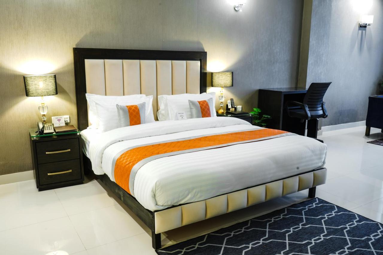 Oxygym Club Hotel & Suites Faisalabad Luaran gambar
