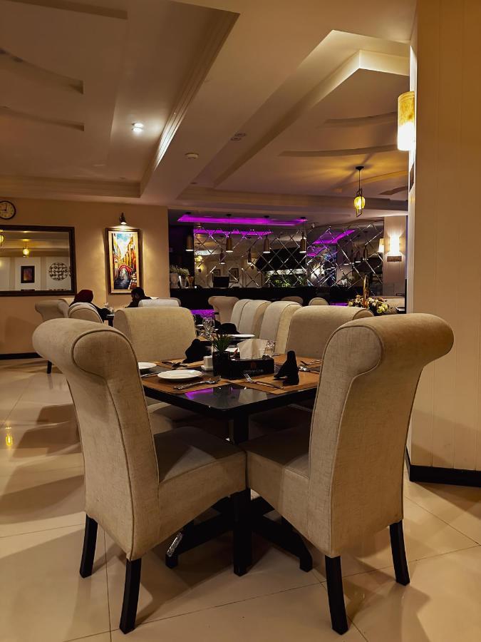 Oxygym Club Hotel & Suites Faisalabad Luaran gambar